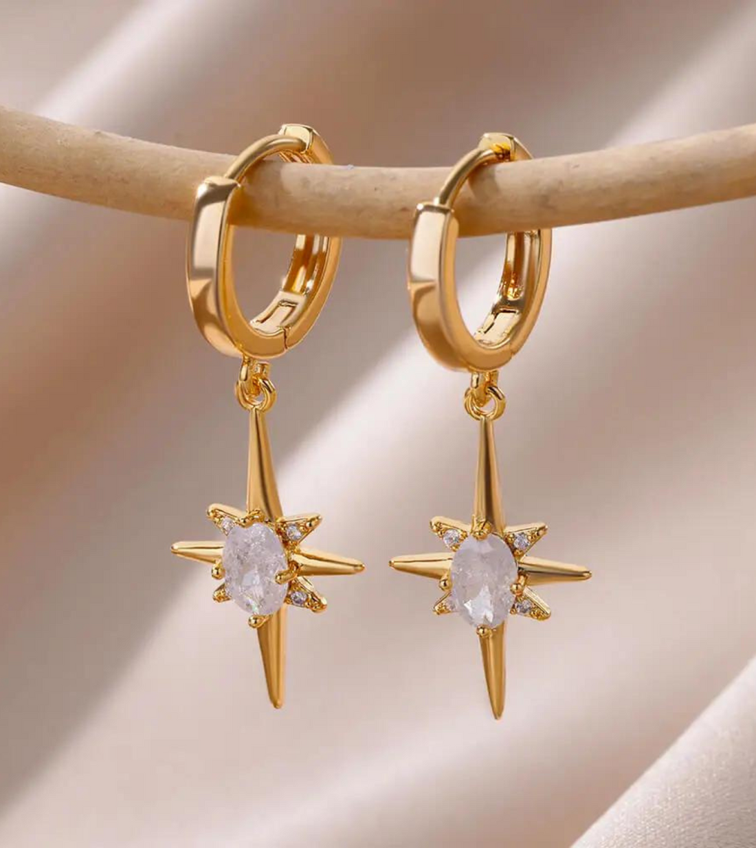 Étoile Dangle Huggies | 18k Gold