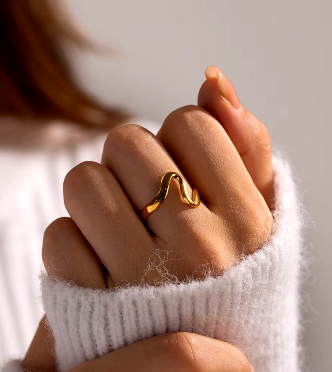 Dainty Venus Ring | 18k Gold