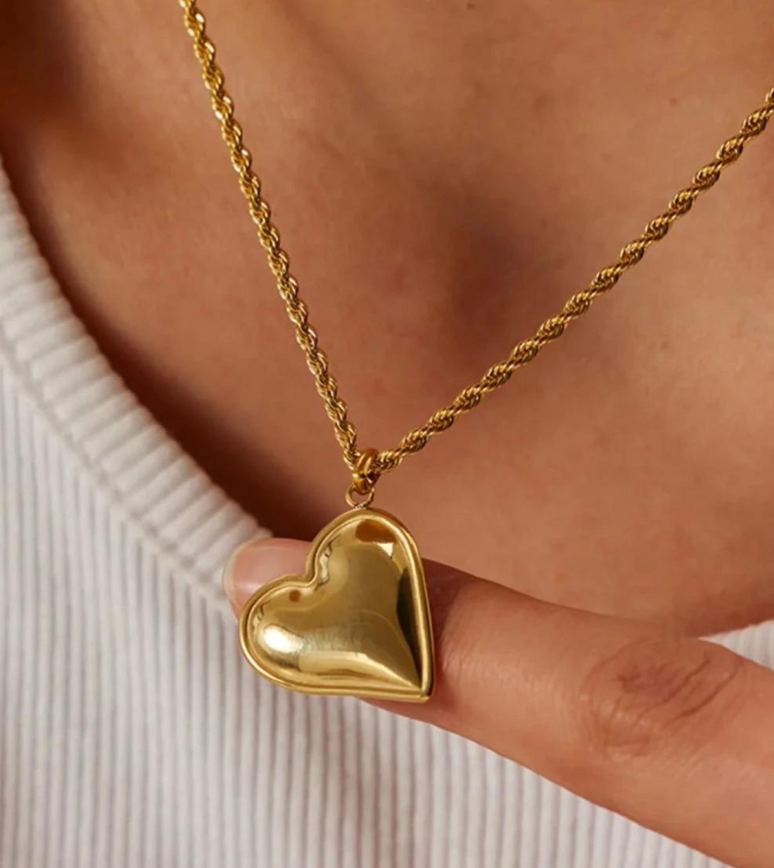 Amore Pendant Necklace | 18k Gold